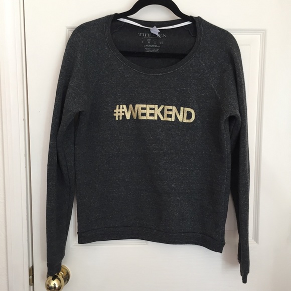 Tiff & Jen Tops - ✨Tiff & Jen Medium Gray Graphic Hashtag Sweater
